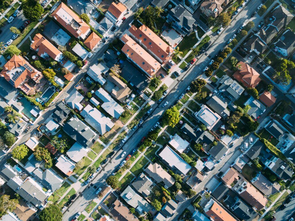 カリフォルニアの住宅街を空撮